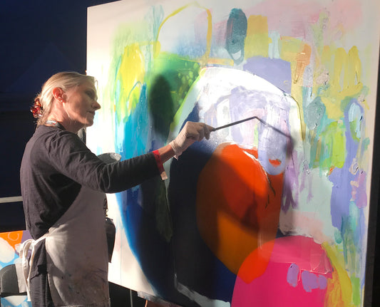 Abstract artist, Claire Desjardins, live painting at ease.